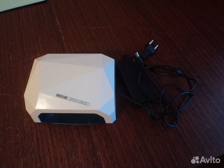 Лампа для сушки ногтей