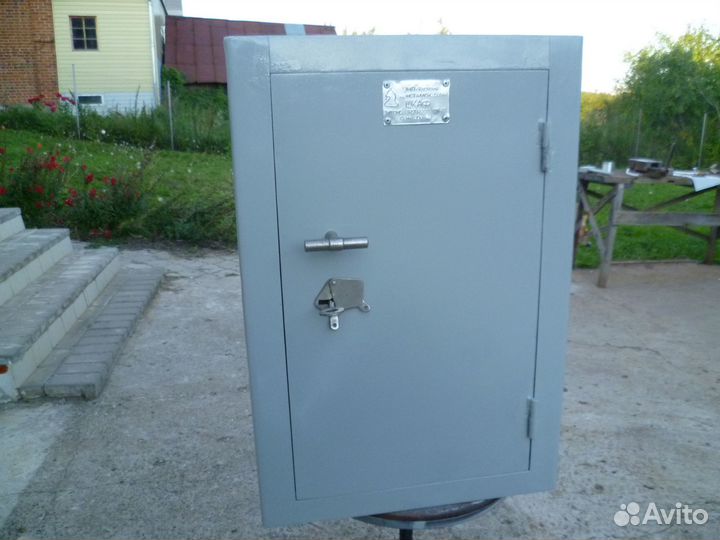 Сейф металлический