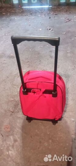 Рюкзак на колесиках