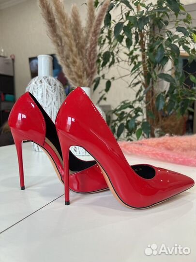 Туфли женские 35 размер красные лаковые