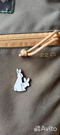 Значок пин кролики