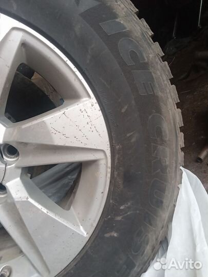 Bridgestone Ice Cruiser 5000 265/65 R17