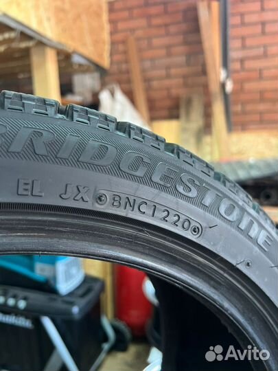 Bridgestone Blizzak VRX 245/40 R18