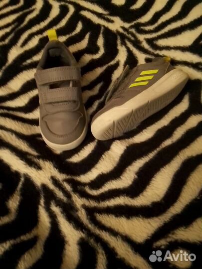 Кроссовки adidas