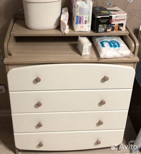 Пеленальный комод и детская кроватка