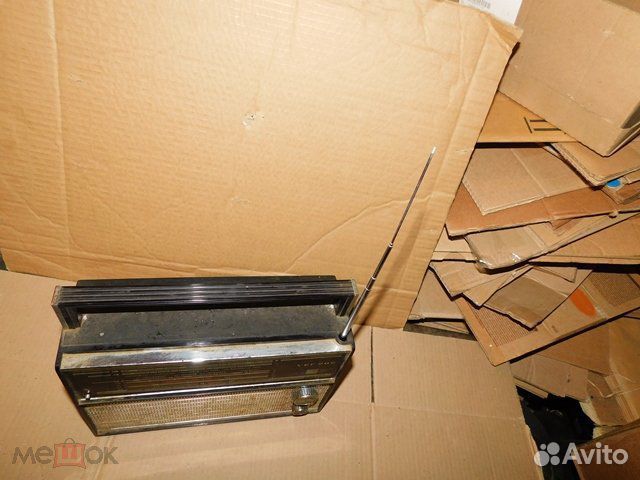 Старинный, транзисторный радиоприемник VEF-202ссср