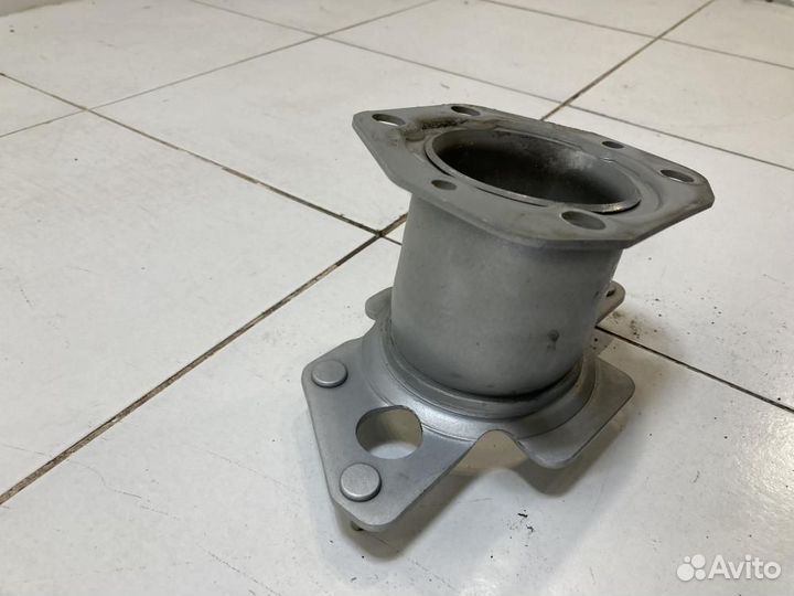 Кронштейн заднего бампера правый Infiniti M M25 M3