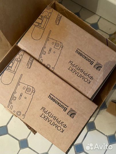 Петли на деревянную дверь