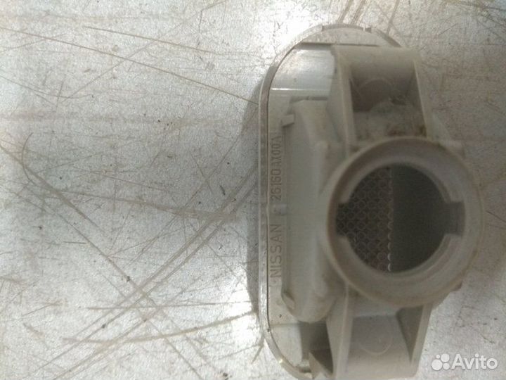 Повторитель передний правый Nissan Note E11 1.6