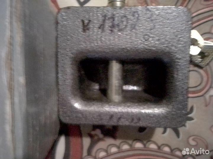 Замок гаражный накладной