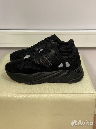 Кроссовки Adidas Yeezy Boost 700. 36,37 р