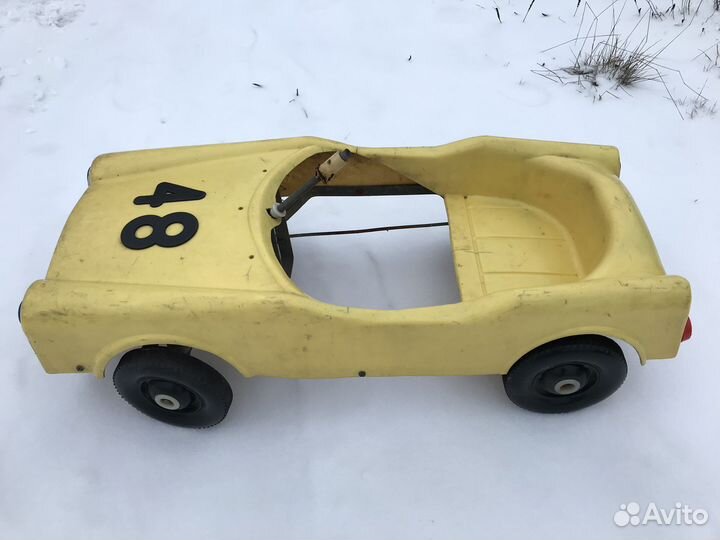 Детский старинный автомобиль