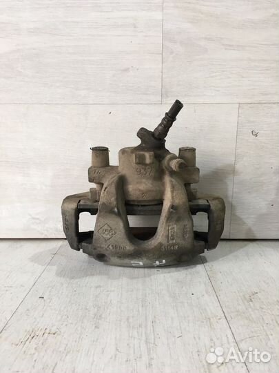 Суппорт передний LADA xray 1.6 мт