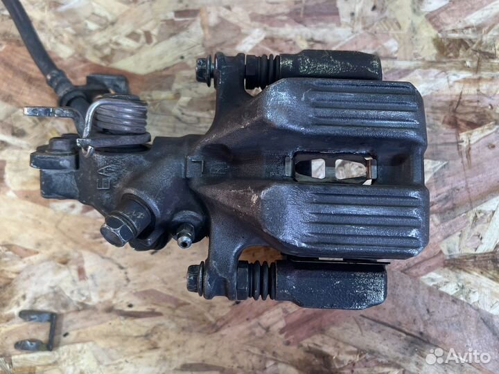 Суппорт тормозной задний левый Honda Inspire UC1