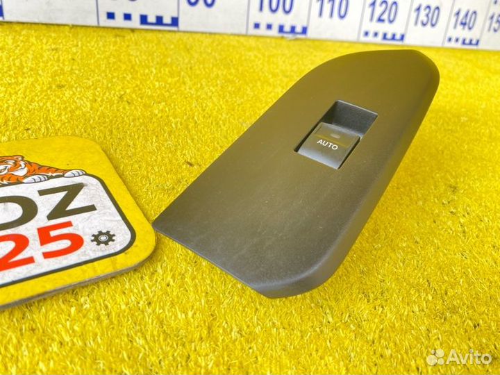 Блок управления стеклоподъемниками передний левый