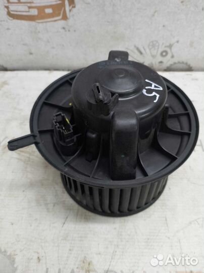 Моторчик вентилятор отопителя печки Октавия А5