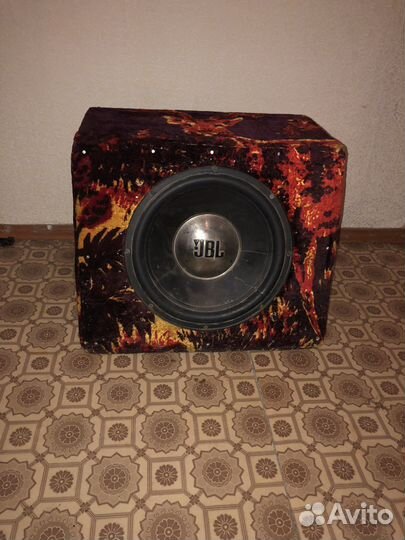 Сабвуфер jbl