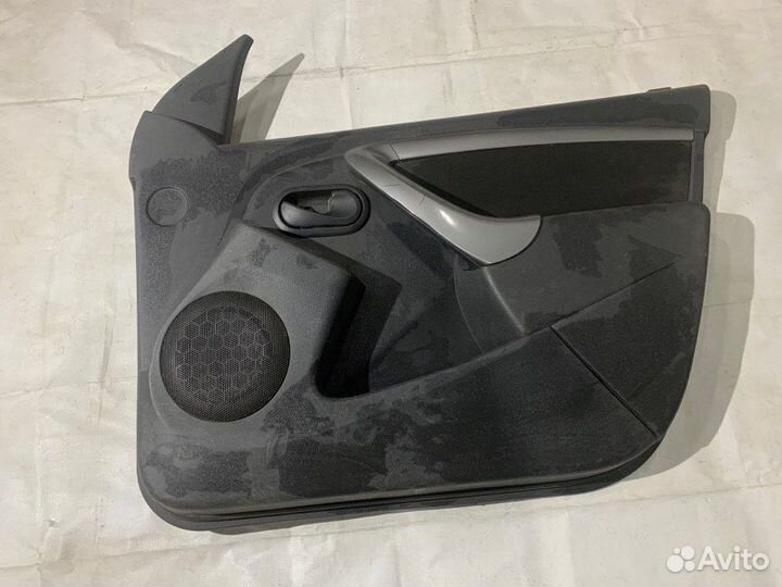 Обшивка двери передняя правая Renault Duster