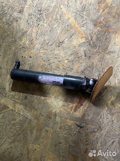 Омыватель фар порш каен левый форсунка