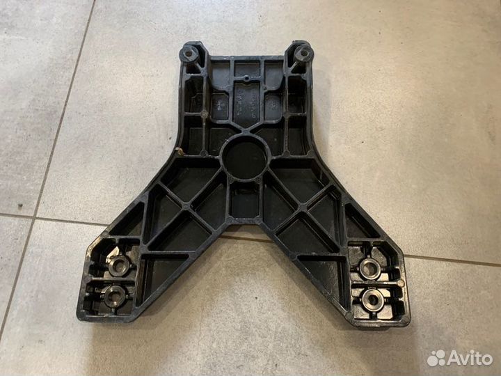 Крепление продольного рычага Mercedes-Benz S-Class