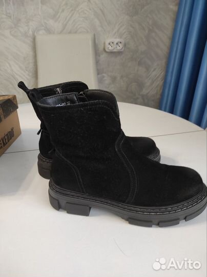 Зимние женские замшевые полусапожки