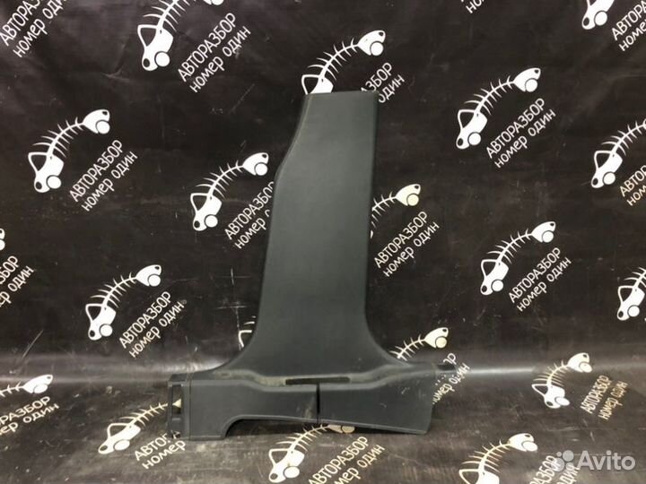 Обшивка центральной стойки правая Nissan Qashqai