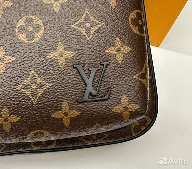 Сумка - слинг Avenue NM Louis Vuitton