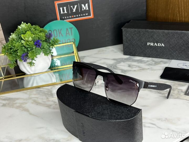 Солнцезащитные очки Prada