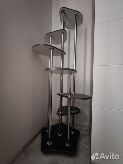 Многоуровневая подставка для цветов