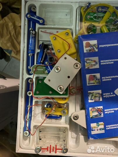 Конструктор с электронными схемами