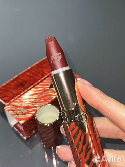 Charlotte tilbury помада