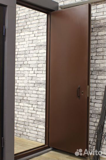 Дверь металлическая. (№3)