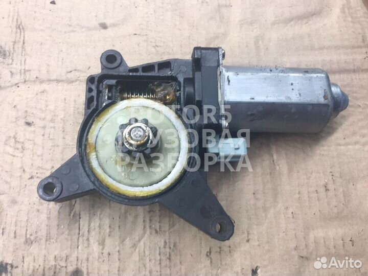 Моторчик стеклоподъемника правый Mercedes-Benz