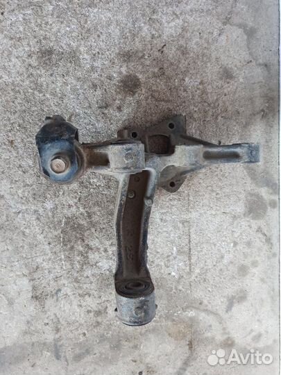 Кулак поворотный задний правый Toyota Camry V30