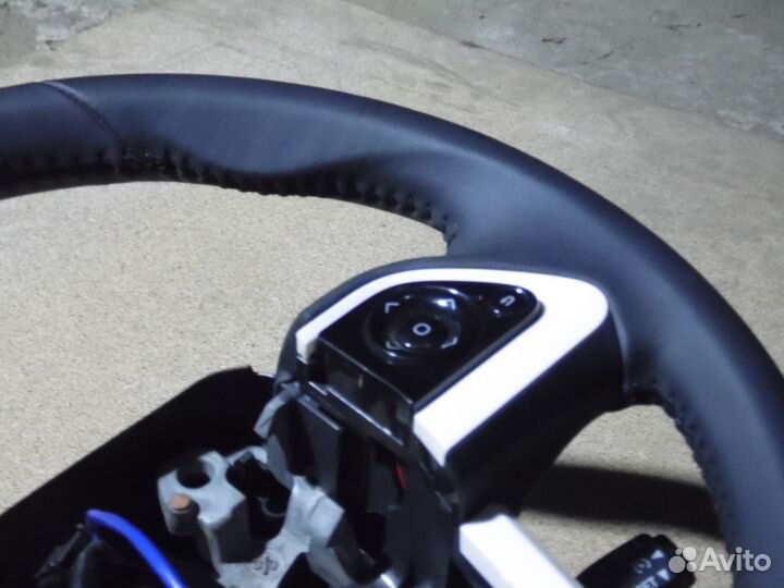 Рулевое колесо, руль Тойота Приус 50