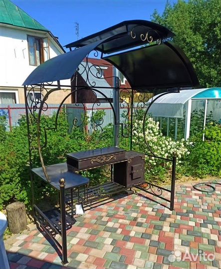 Мангал с крышей