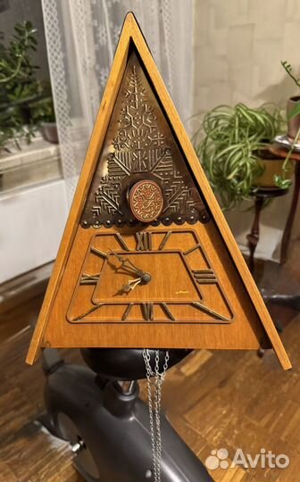 Настенные часы с кукушкой Маяк