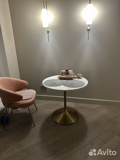 Стол обеденный из кварца. Новый