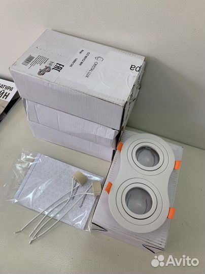 Светильник встраиваемый белый Crystal lux