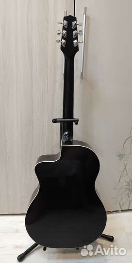 Акустическая гитара