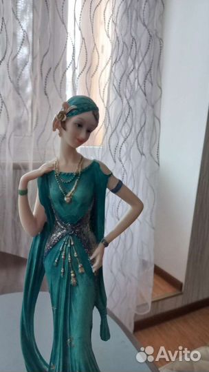 Статуэтка девушки