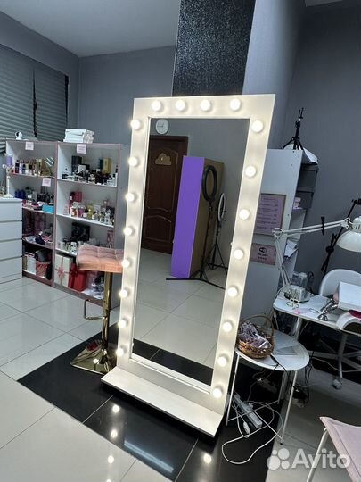 Зеркало с лампочками