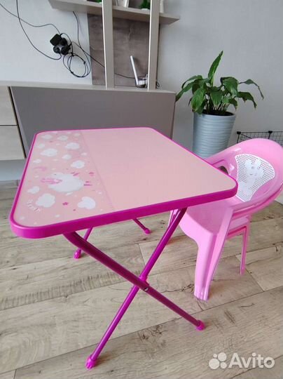 Детский стол и 2 стула