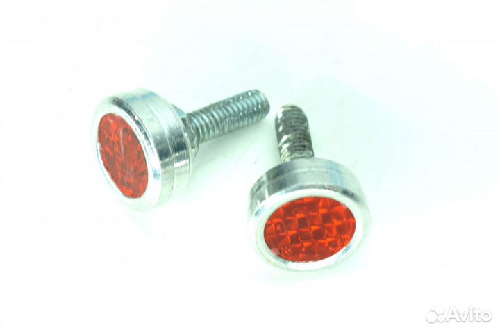 Болты крепления номерного знака с катафотами