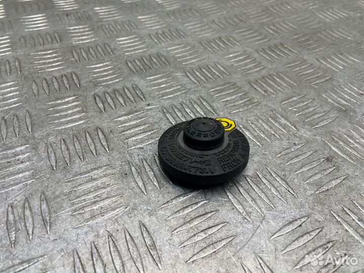 Крышка бачка тормозной жидкости Toyota Camry V50