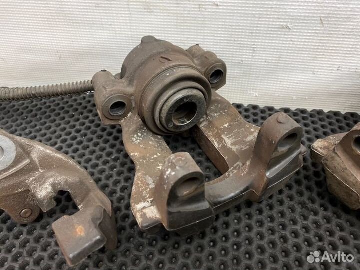 Суппорта задние Mercedes-Benz Cls-Class W219