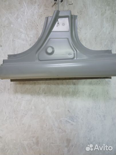 Стойка средняя Hyundai Solaris