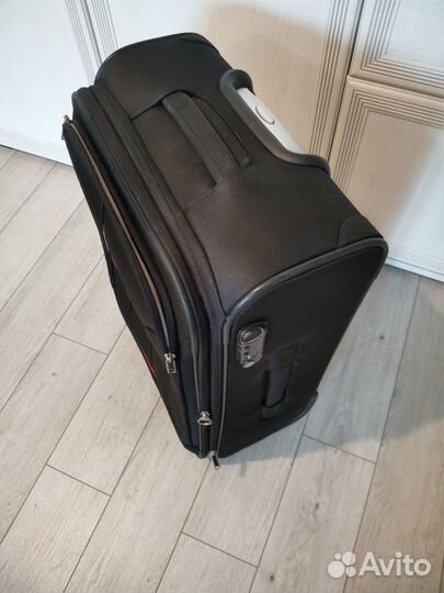 Чемодан на колёсах Samsonite, средний