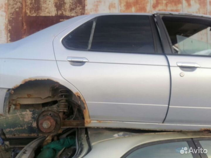 Ниссан Блюберд U14 дверь правая задняя