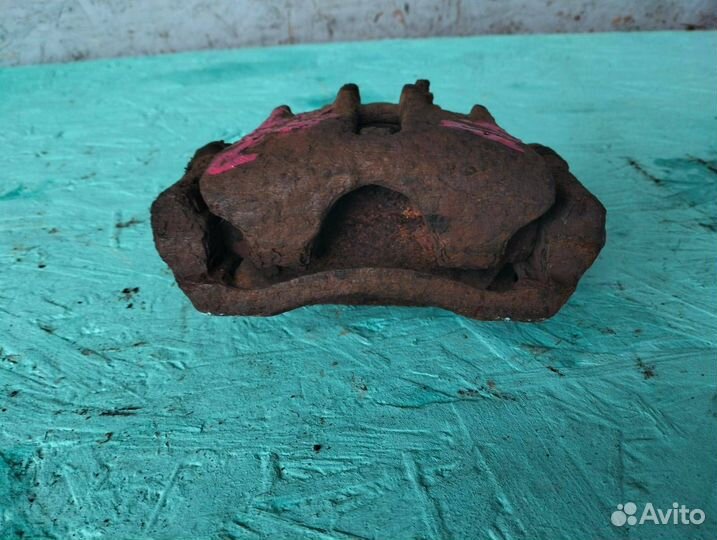 Суппорт передний левый Rover400